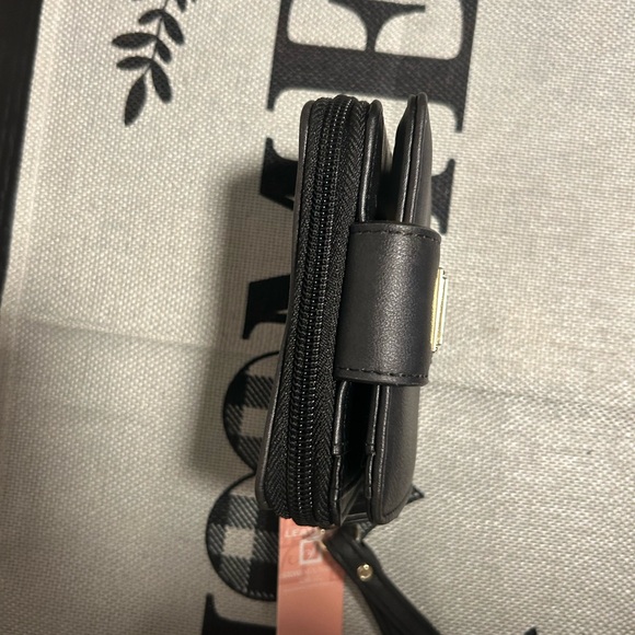 Stone Mountain Black Leather Wristlet Wallet NWT - Picture 3 of 5